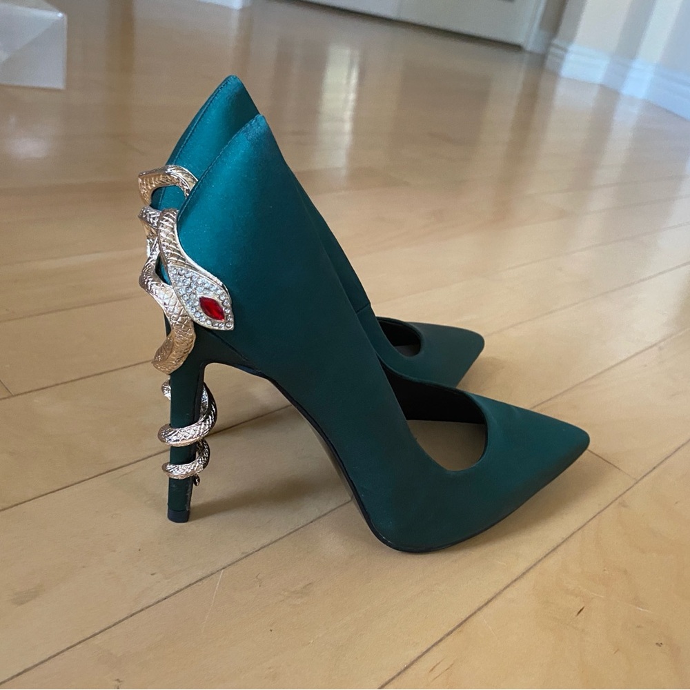 New Azalea Wang Green Heels with Gold Snake Detail - Picture 2 of 12